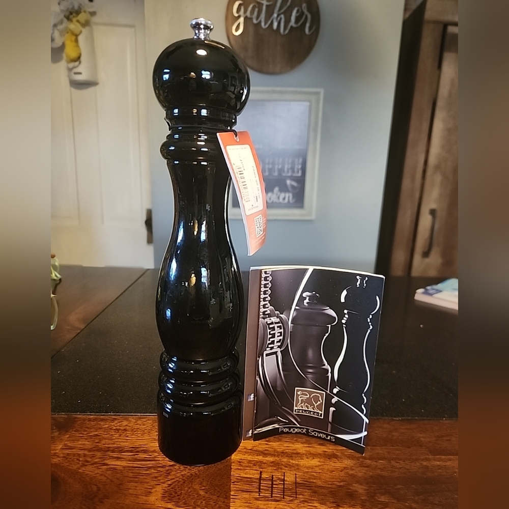 Peugeot Paris u'Select Pepper Mill 30cm Gloss Black 23768. New With Tags